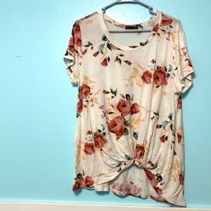 Short sleeved tied bottom Sweet Claire Tee
